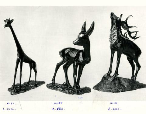 Un manufatto della fonderia artistica: una giraffa, un cervo e un capriolo tratte dal catalogo degli anni Sessanta