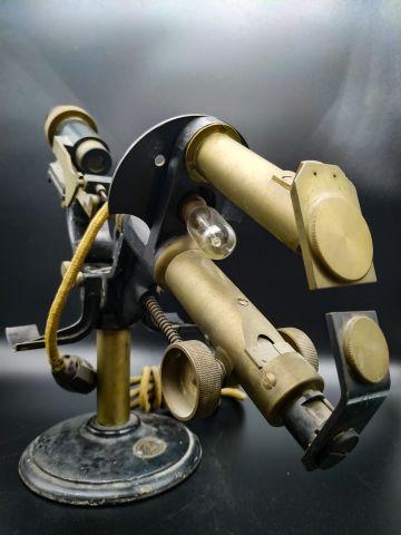 Frontifocomero che misura il potere delle lenti, strumento dei primi del novecento, collezione privata Avrone