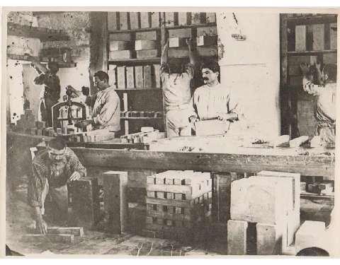 Lavorazione del sapone nel primo insediamento industriale,  fine secolo XIX