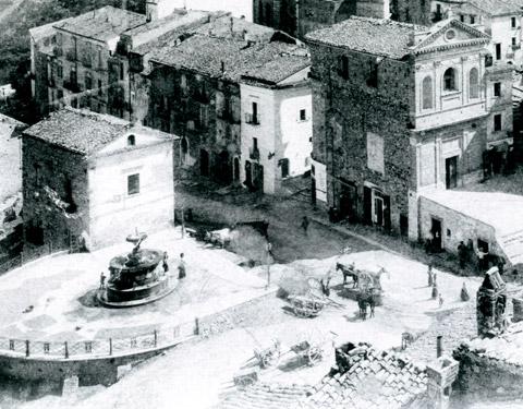 Largo San Lorenzo, oggi piazza Oberdan, visto dal campanile della cattedrale di San Leucio (fine dell’Ottocento)