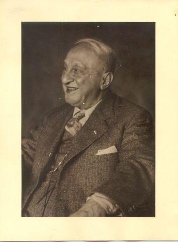 Ritratto del fondatore, senatore Edoardo Maragliano
