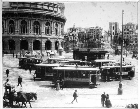 Il capolinea tranviario di Piazza De Ferrari, 1910 circa