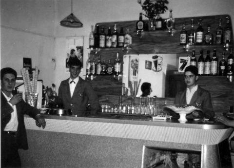 Il bar in una foto d'epoca