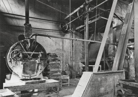 Reparto ossidazione: produzione del polimero naturale chiamato cemento di linoleum, anni trenta