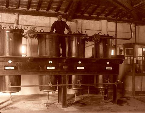 Un'immagine storica della distilleria Bortolo Nardini
