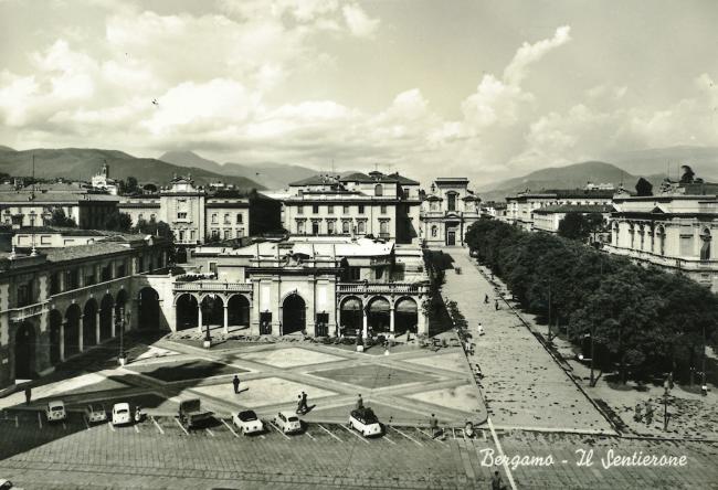 Cartolina d'epoca, Il Sentierone, Bergamo (Archivio storico aziendale)