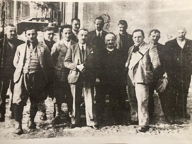 Gruppo di imprenditori della Valle Brembana: il quarto da sinistra è Filippo Magnati, 1937