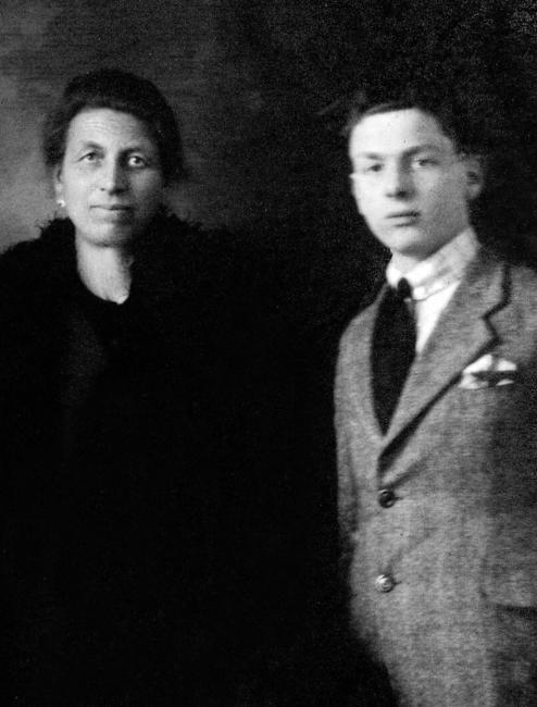La fondatrice Maria Faccio (1877-1946) con il nipote Massimiliano Cacciavillani (1908-1976)