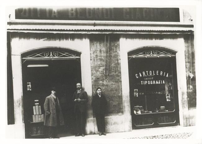 Il negozio sito nel Palazzo Gilly, 1912