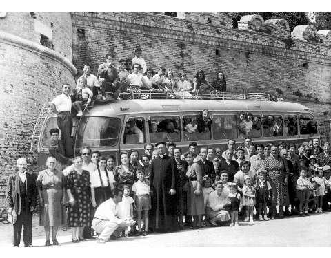 Pellegrinaggio Colmurano – Loreto. (1955 )