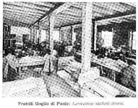 Lavorazione di sacchetti in carta presso lo stabilimento Goglio - inizio Novecento