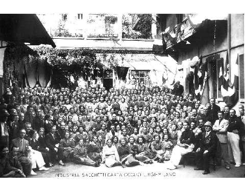 Foto di gruppo dei dipendenti nel 1937