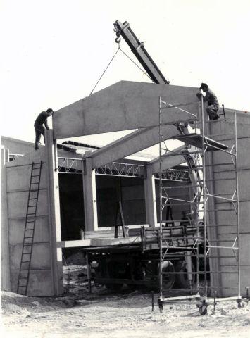 Posa in opera di struttura in calcestruzzo armato prefabbricato, 1984 