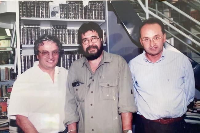 Un incontro in libreria con Luis Sepulveda (tra Roberto e Giorgio Tarantola), fine anni Novanta 