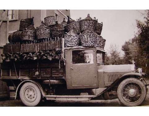 Trasporto damigiane di vino, 1932