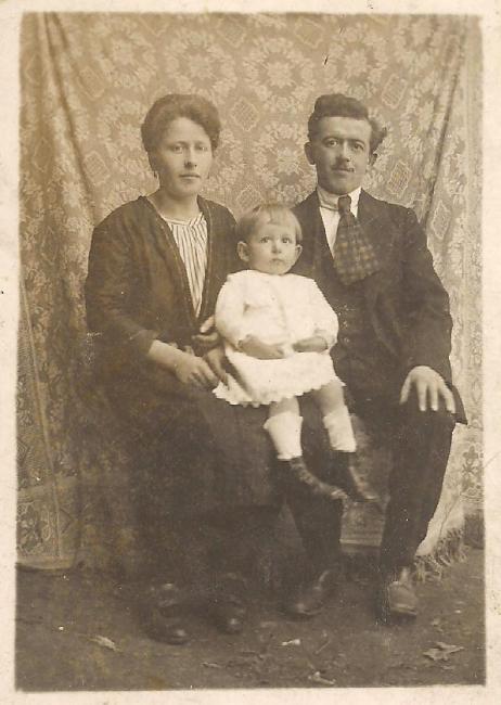 Luigi Massera con la moglie Secondina e la figlia Emilia,, 1920 