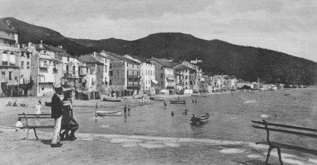 Spiaggia a levante del molo di Alassio, 1915 - Archivio Foto Aldo