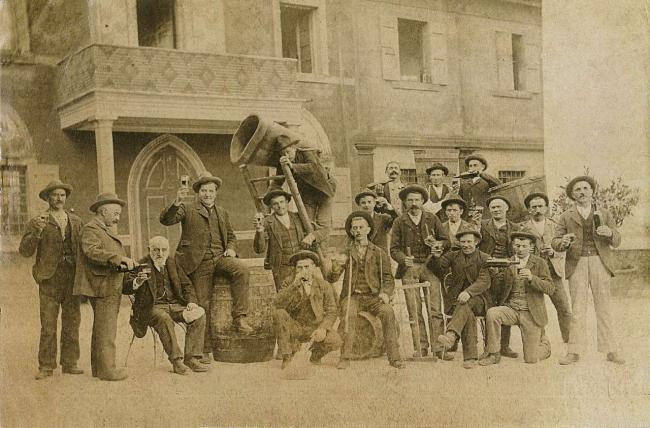 I lavoratori della cantina cav. Bertani alla fine dell'Ottocento