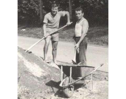 Lorenzo e Giuseppe Sudati iniziano la costruzione di un  capannone (1967)
