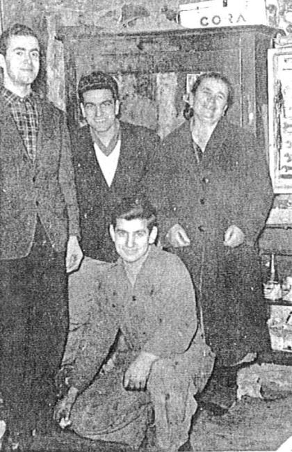 Ritratto di gruppo in officina (anni cinquanta)